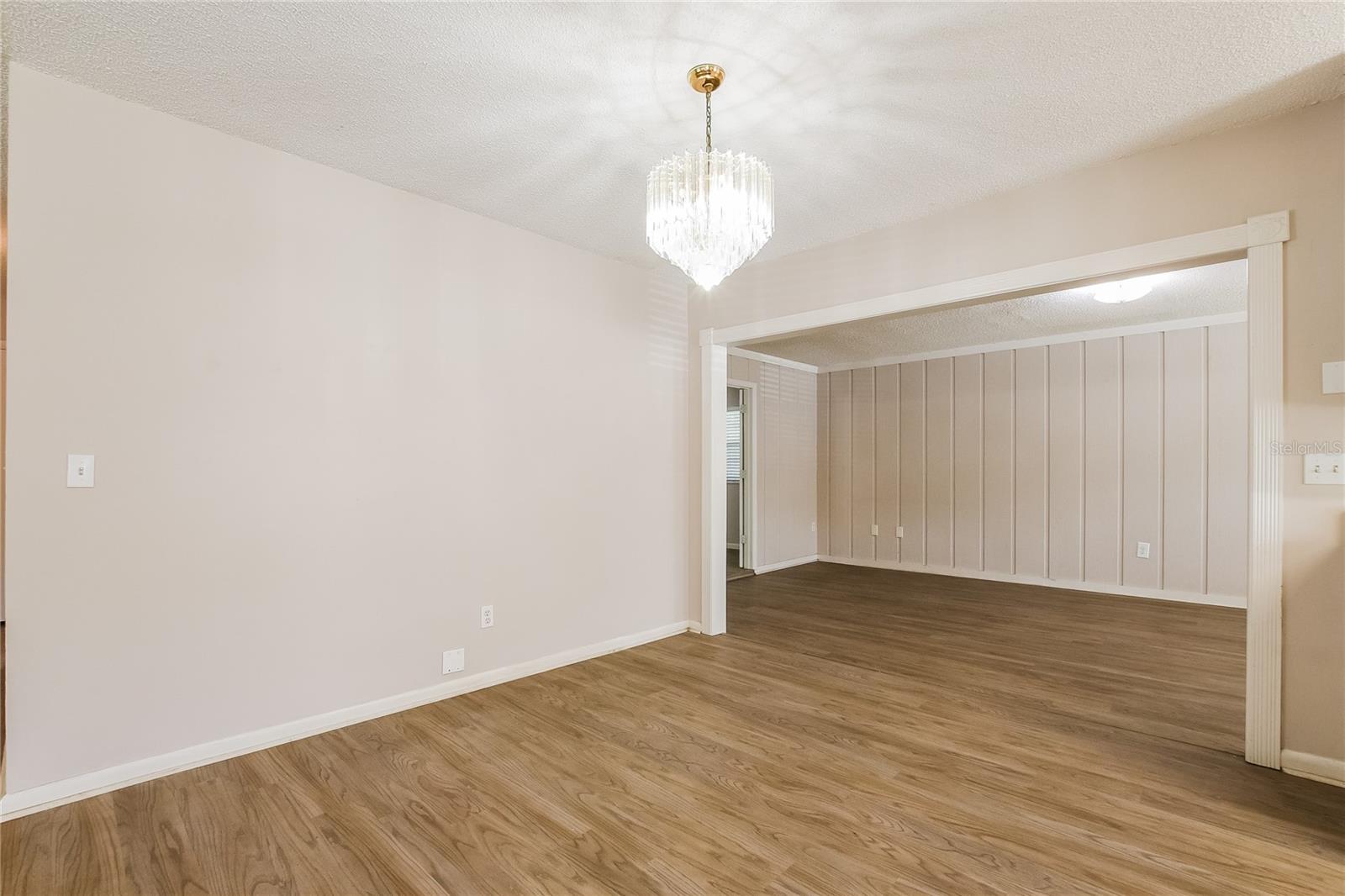 Image 6 of 16 For 705 Woodlawn Drive