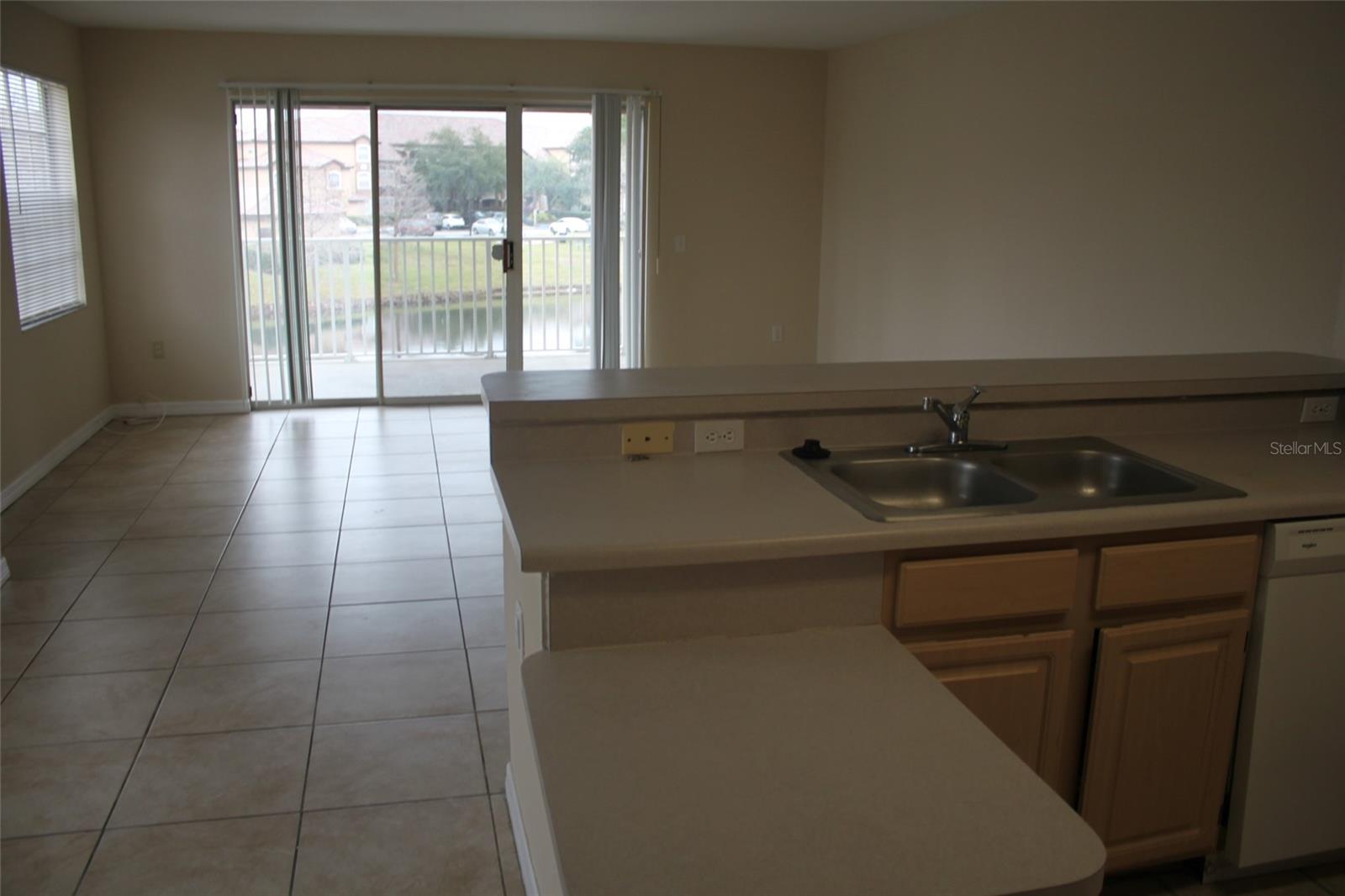 Image 10 of 30 For 13838 Fairway Island Drive 1421