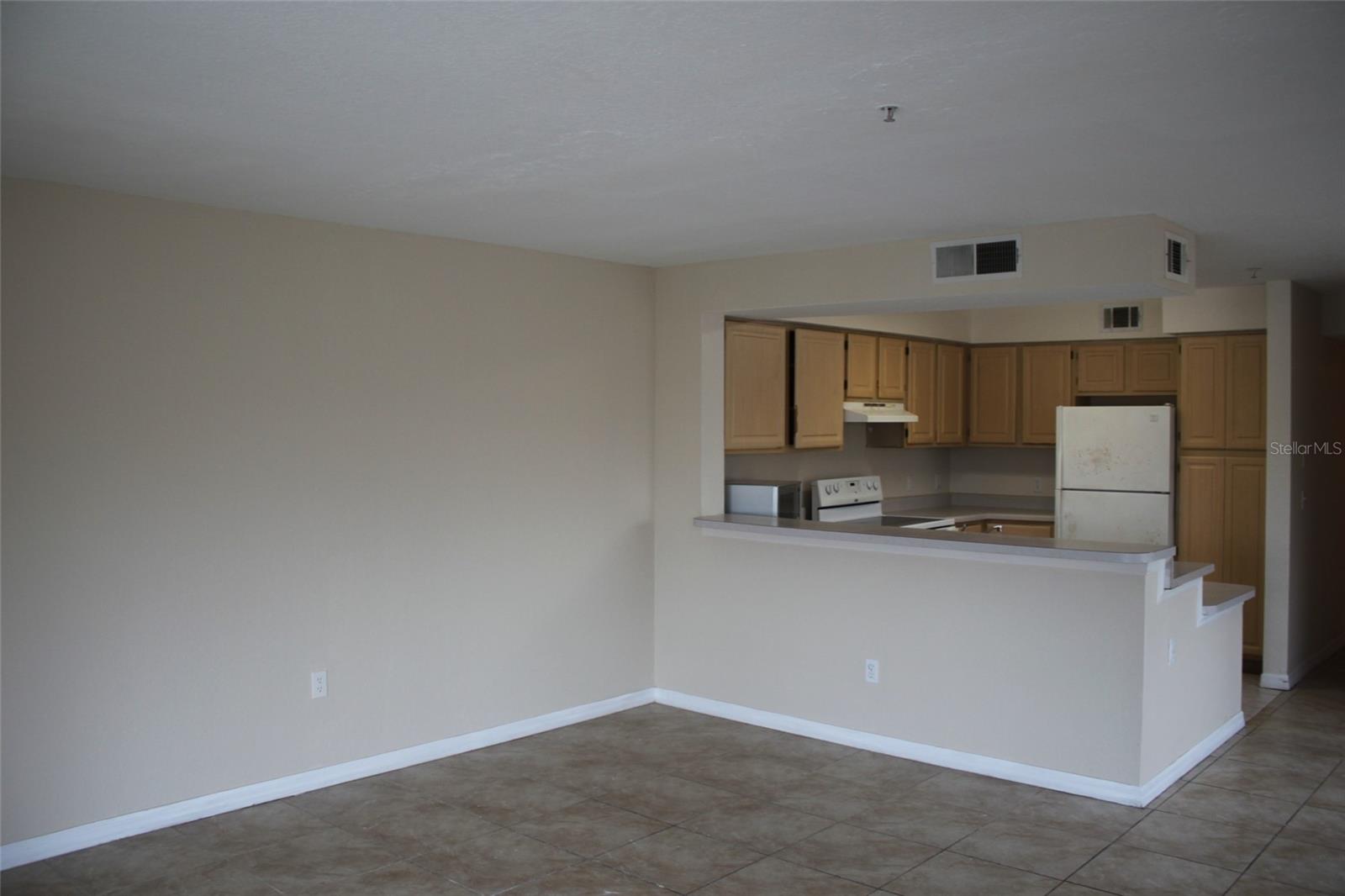 Image 8 of 30 For 13838 Fairway Island Drive 1421