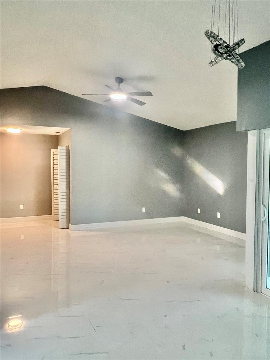 Image 10 of 41 For 11373 Darlington Drive