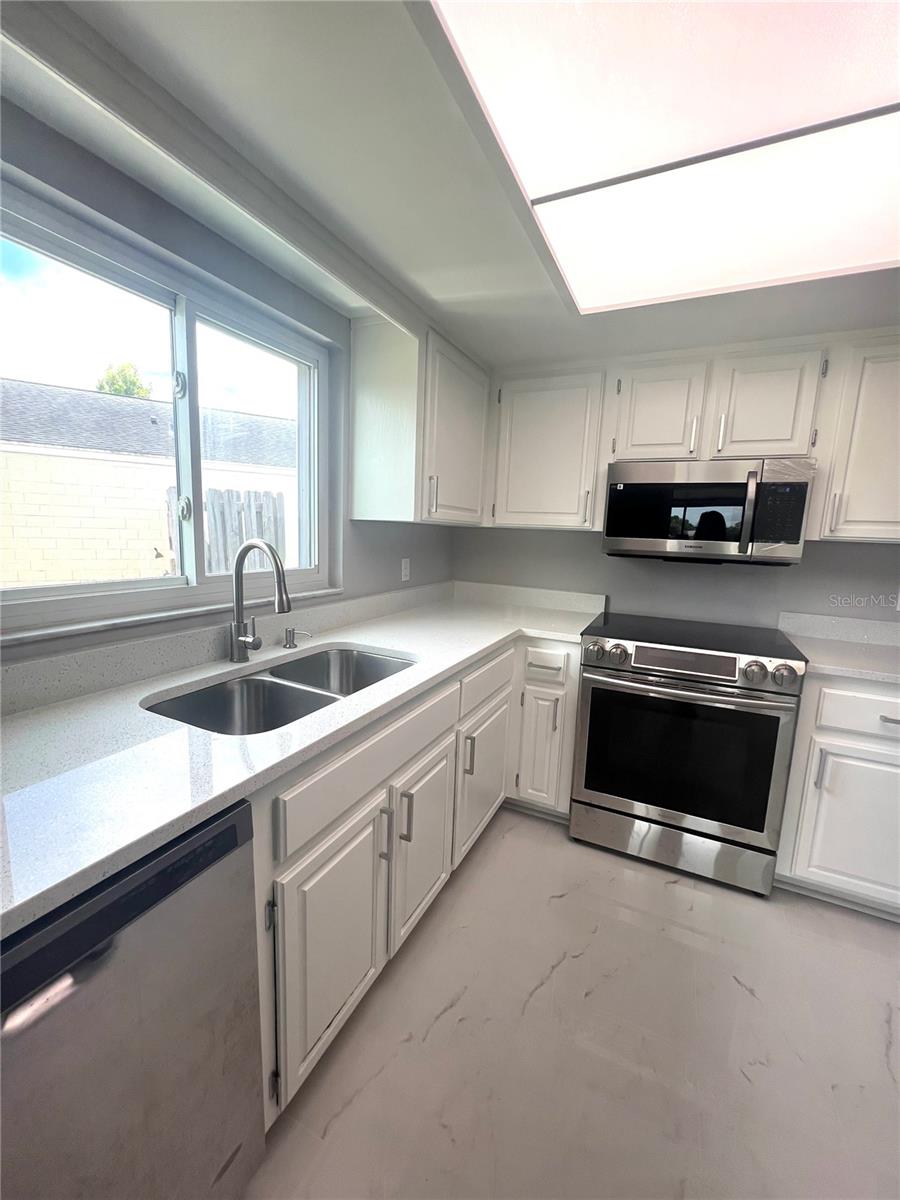 Image 24 of 41 For 11373 Darlington Drive