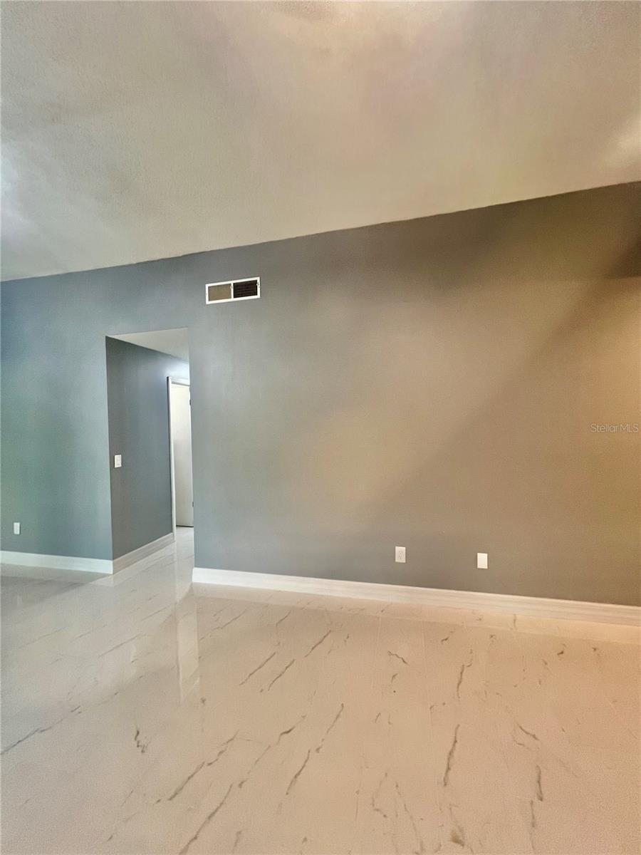Image 7 of 41 For 11373 Darlington Drive