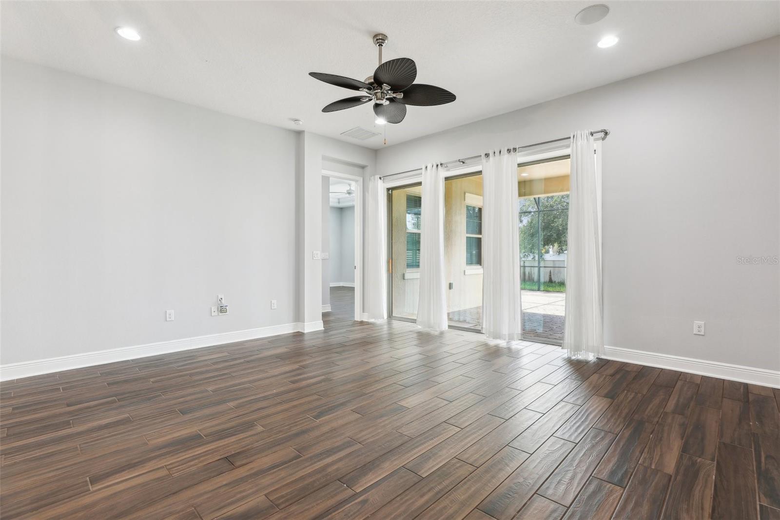 Image 9 of 67 For 10203 Henbury Street