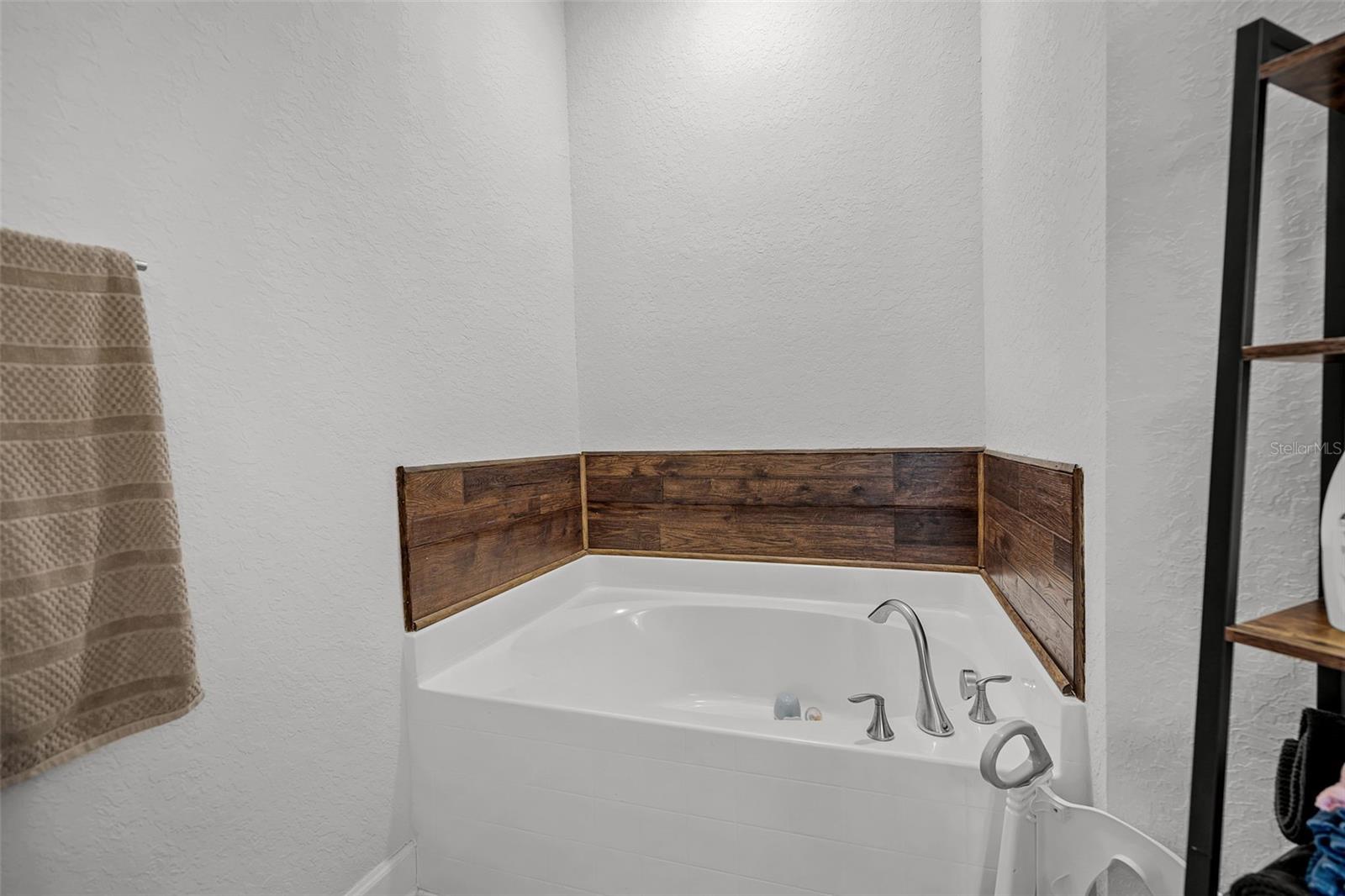 Image 15 of 29 For 503 Meadow Pointe Drive