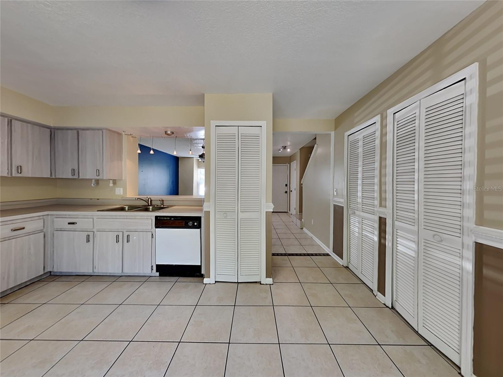 Image 4 of 15 For 4443 Brook Hollow Circle