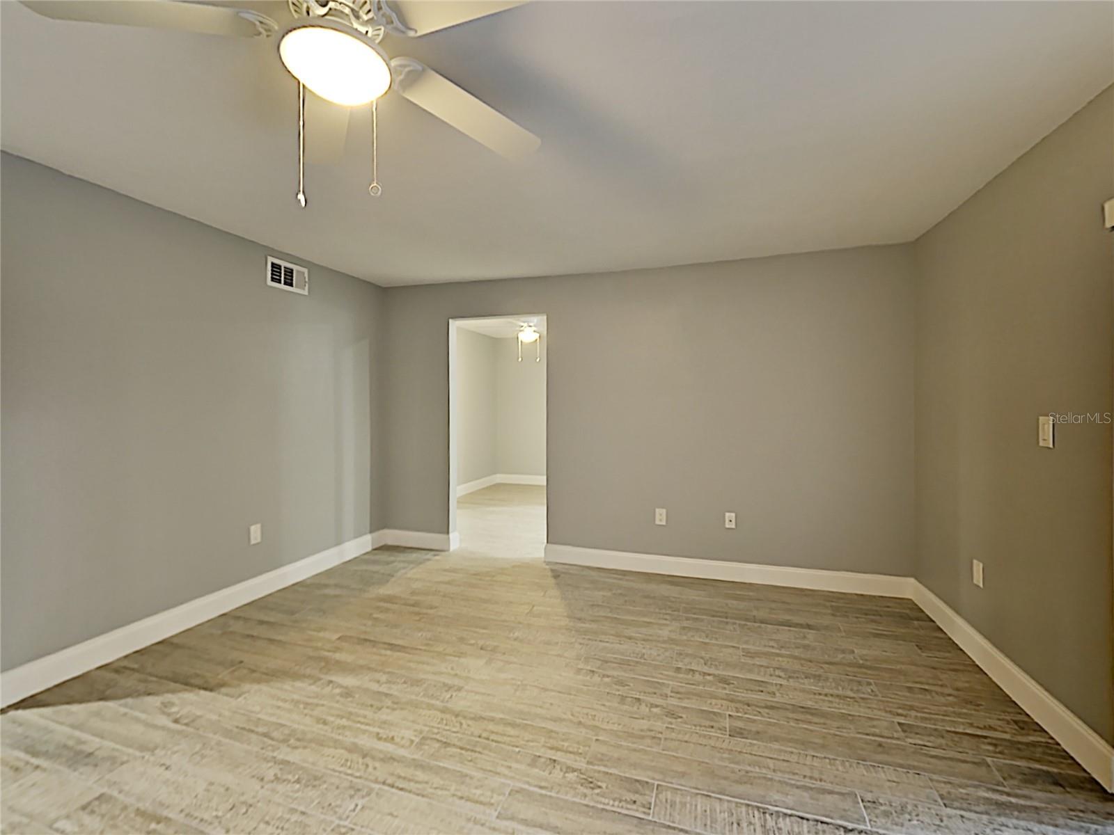 Image 4 of 15 For 525 Conway Road 211