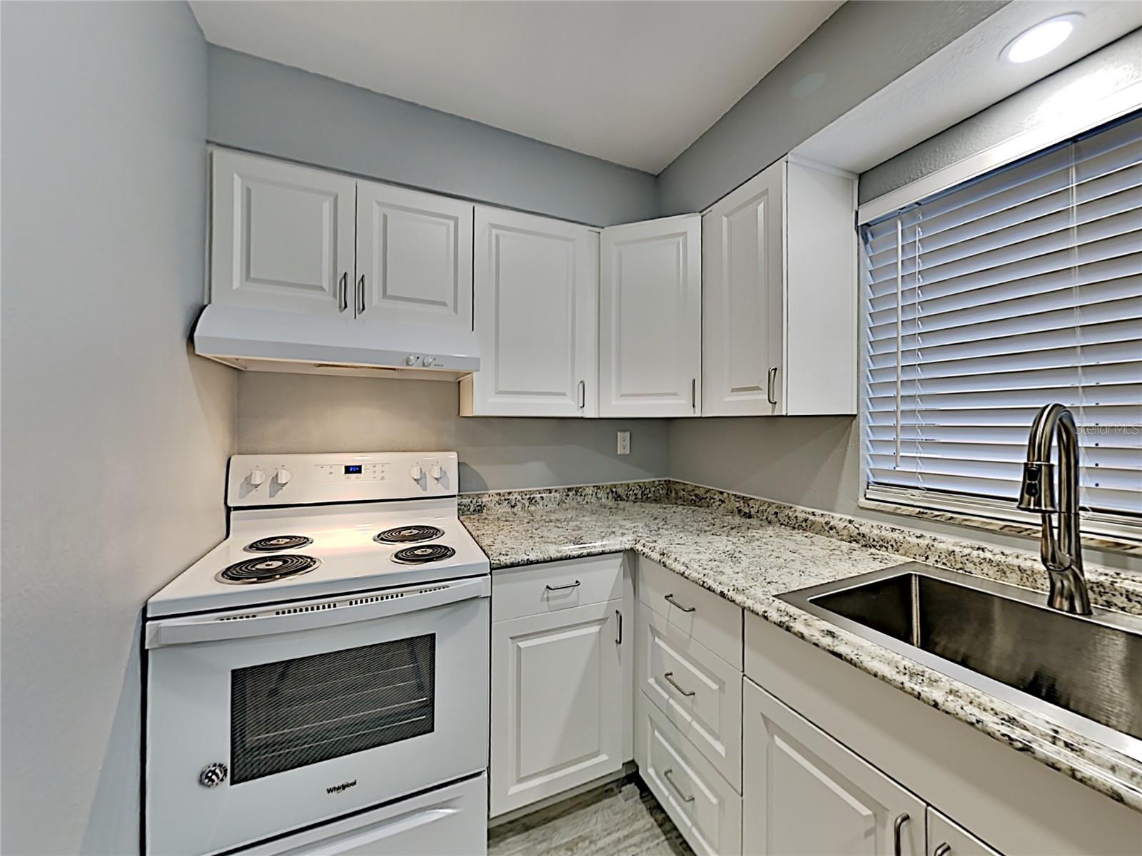 Image 5 of 15 For 525 Conway Road 211