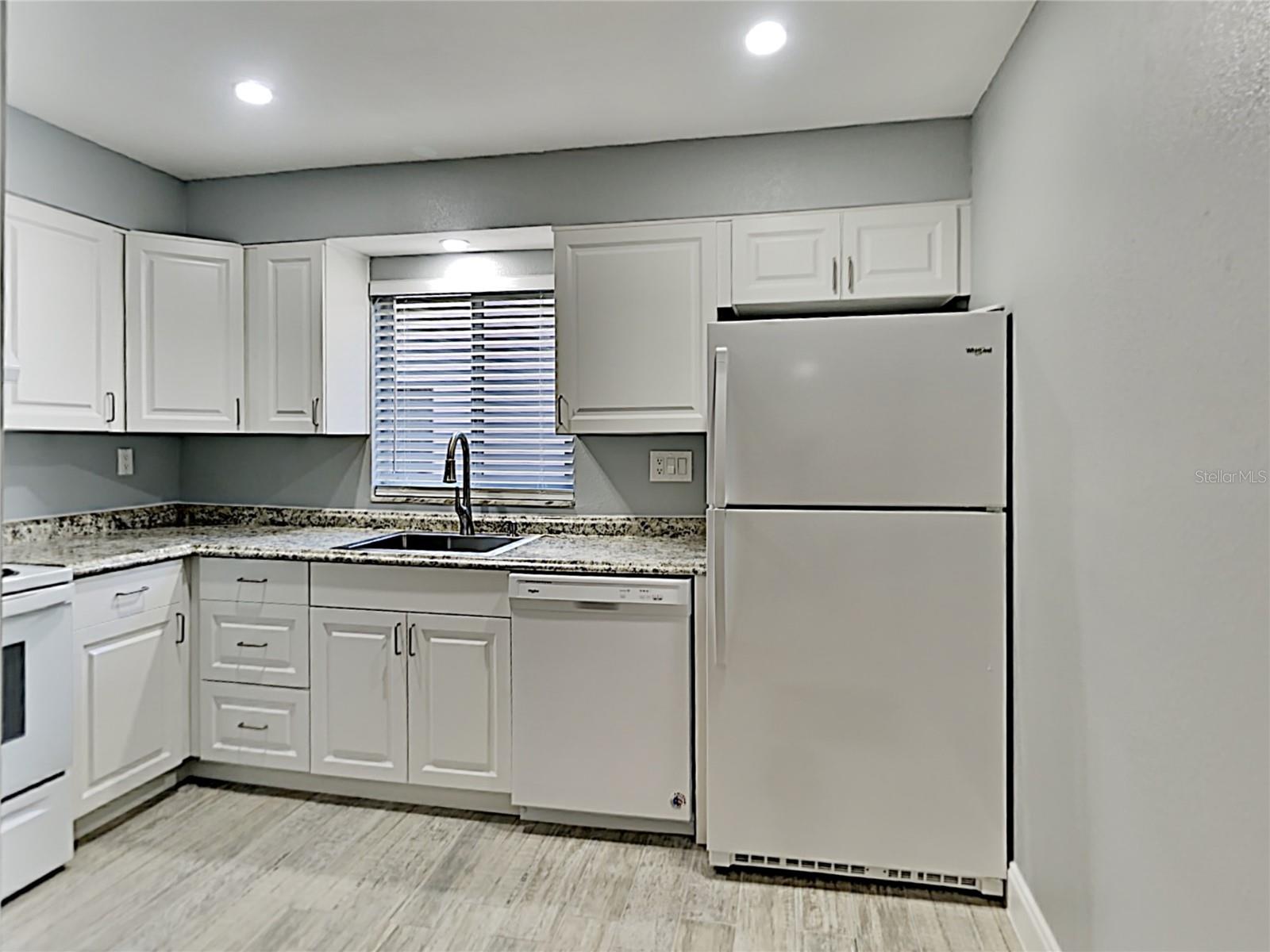 Image 6 of 15 For 525 Conway Road 211