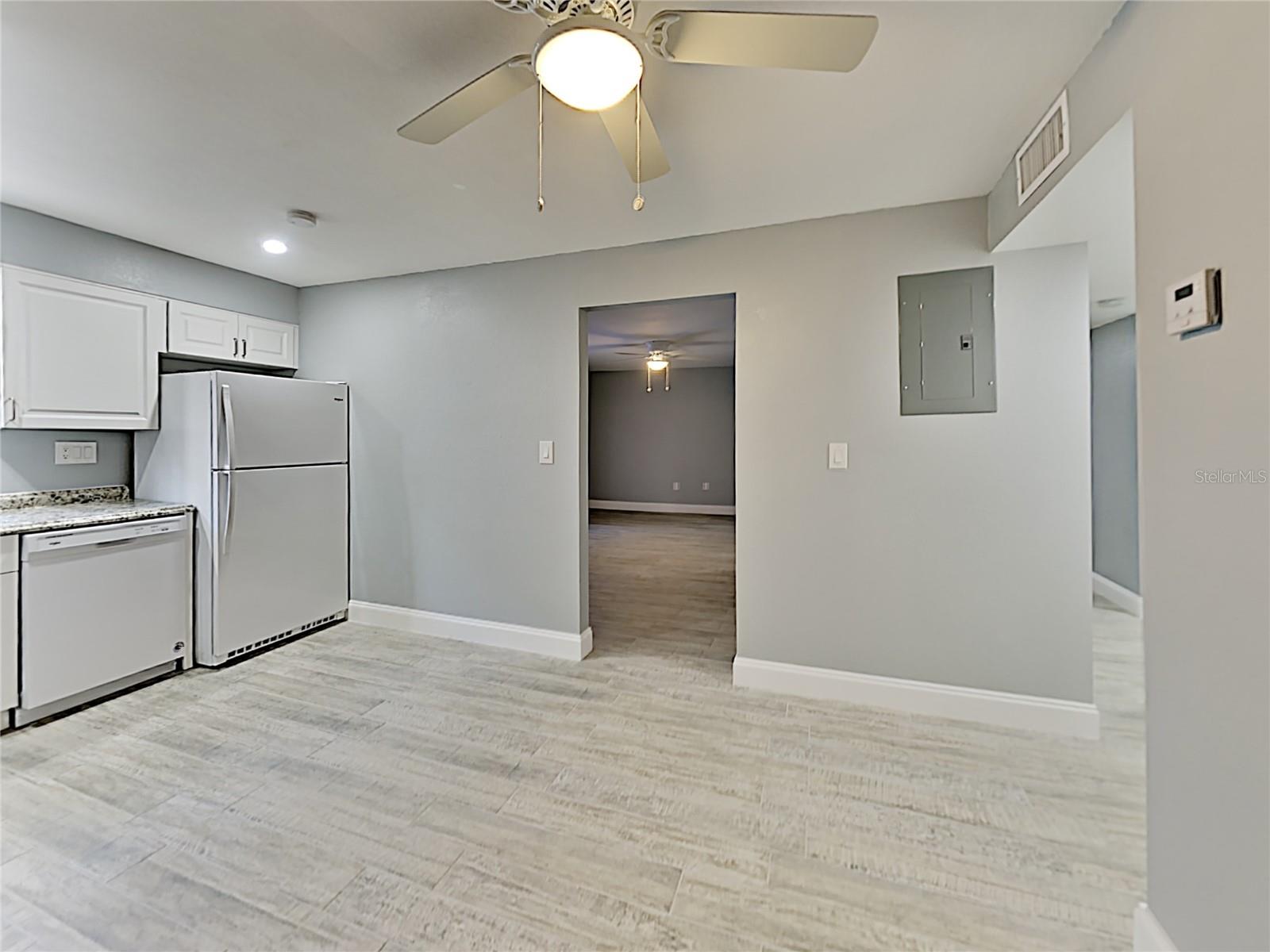 Image 7 of 15 For 525 Conway Road 211