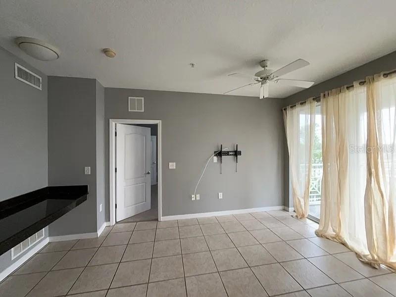 Image 11 of 21 For 5257 Cane Island Loop 303