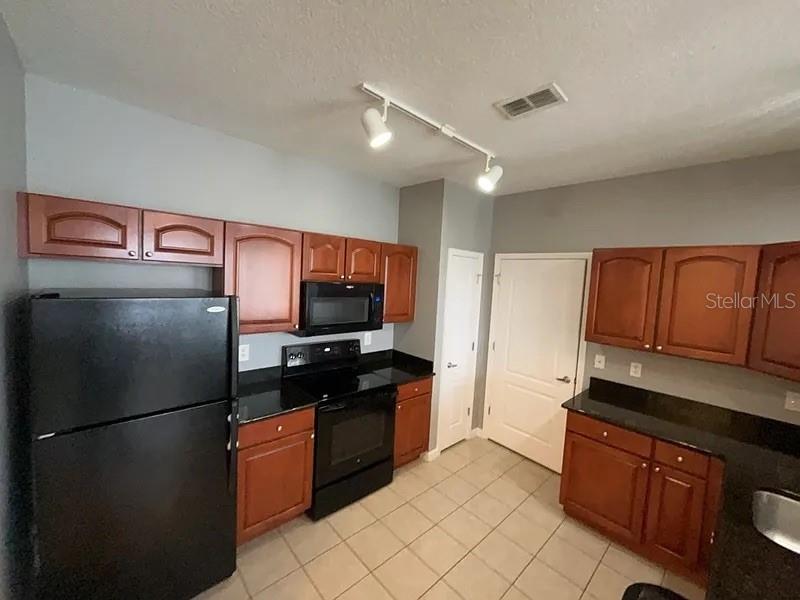 Image 4 of 21 For 5257 Cane Island Loop 303