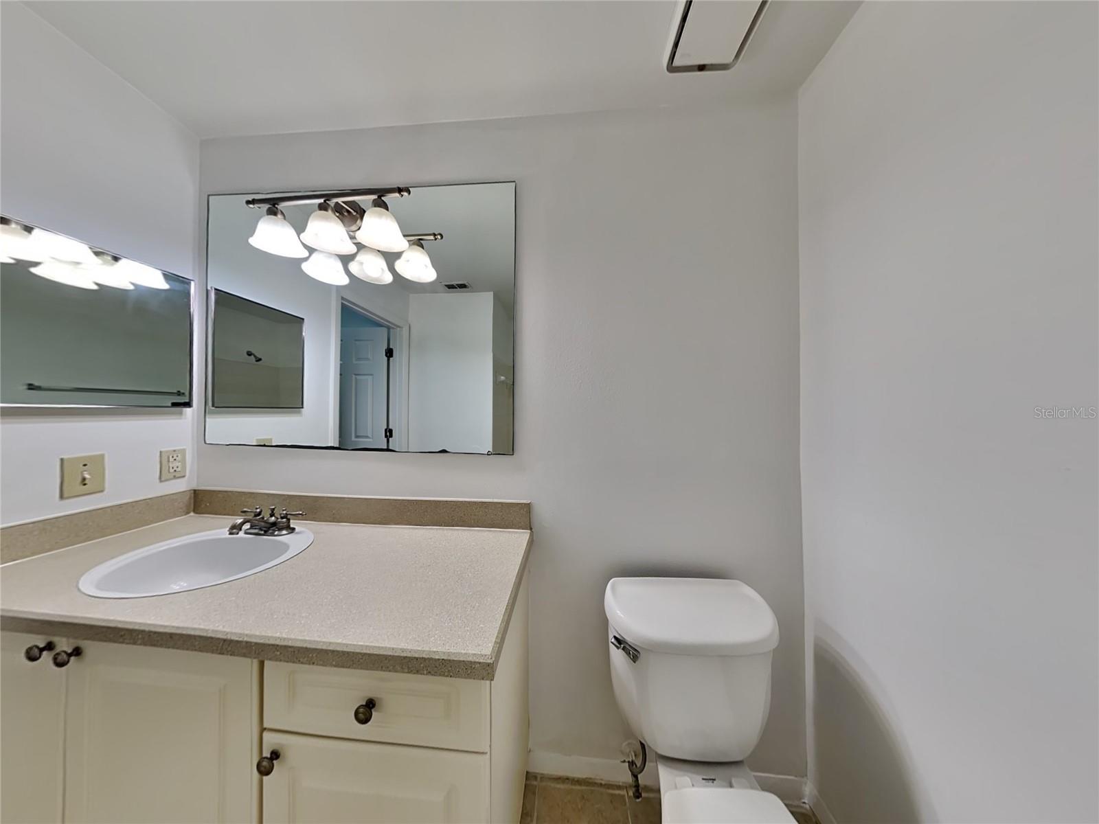 Image 14 of 15 For 1221 Bermuda Lakes Lane 204