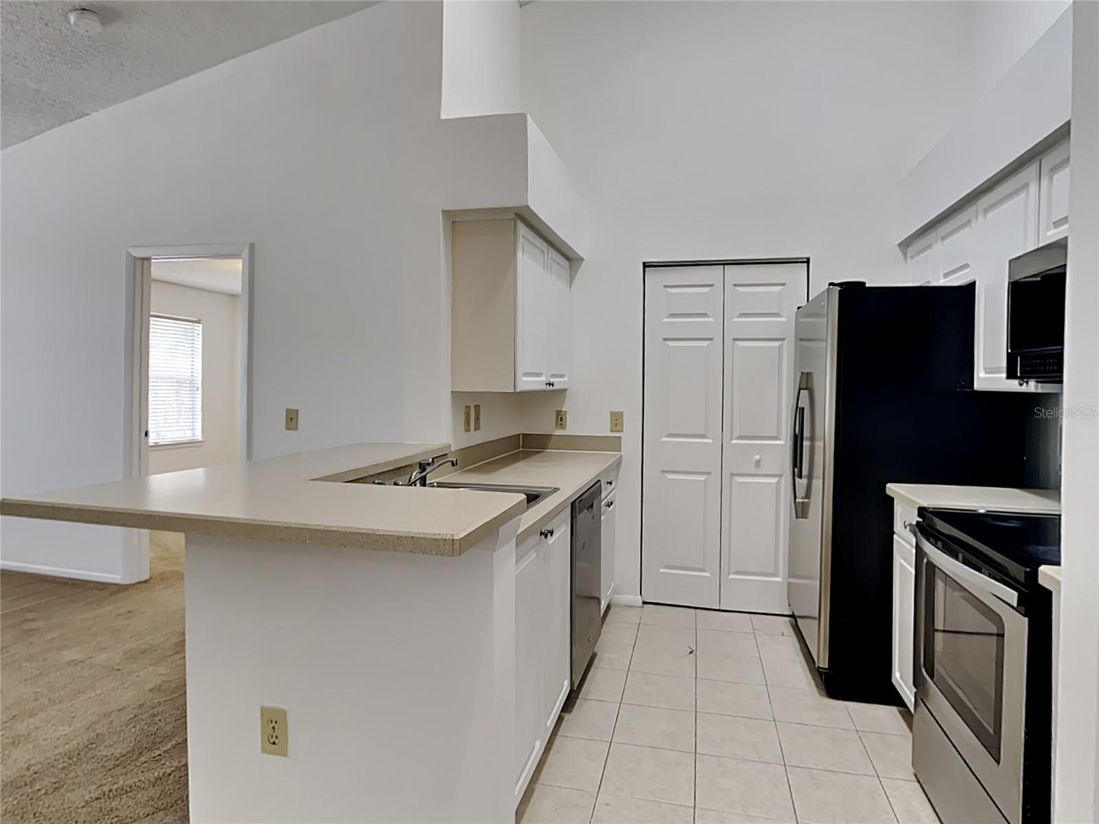Image 4 of 15 For 1221 Bermuda Lakes Lane 204