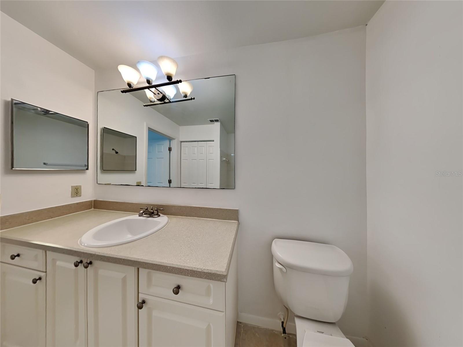 Image 8 of 15 For 1221 Bermuda Lakes Lane 204