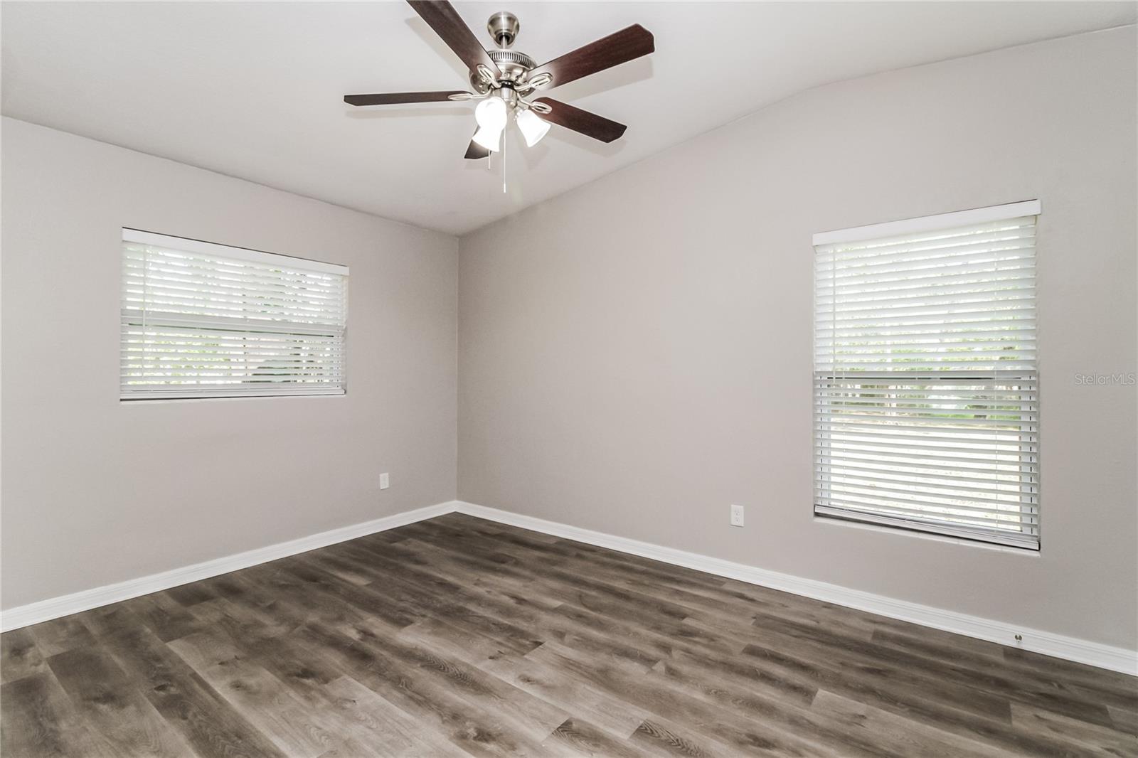 Image 10 of 16 For 6007 Oakcrest Circle