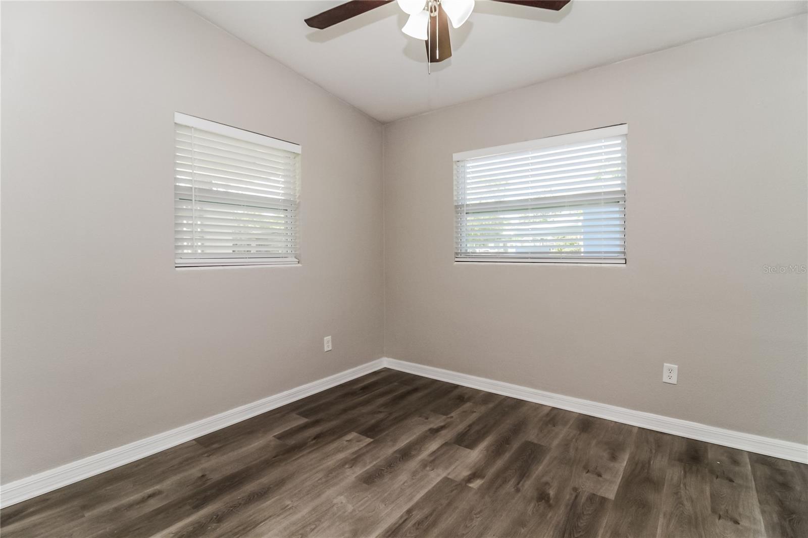 Image 12 of 16 For 6007 Oakcrest Circle
