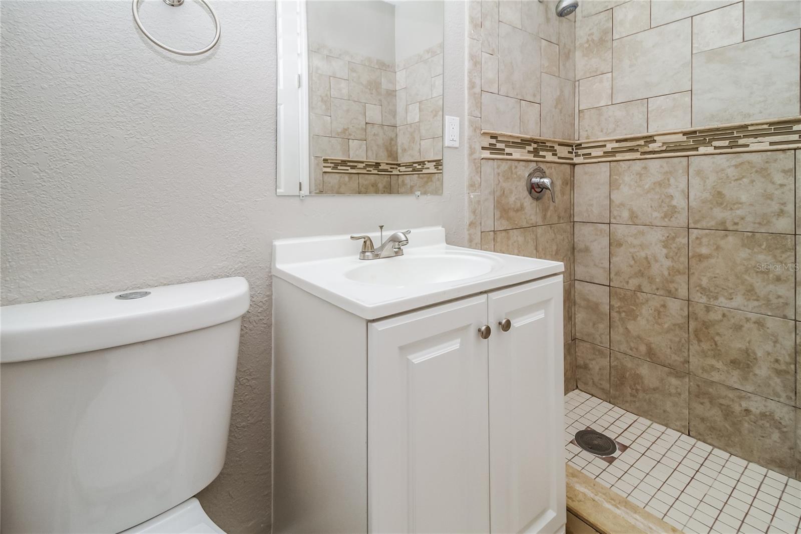Image 14 of 16 For 6007 Oakcrest Circle