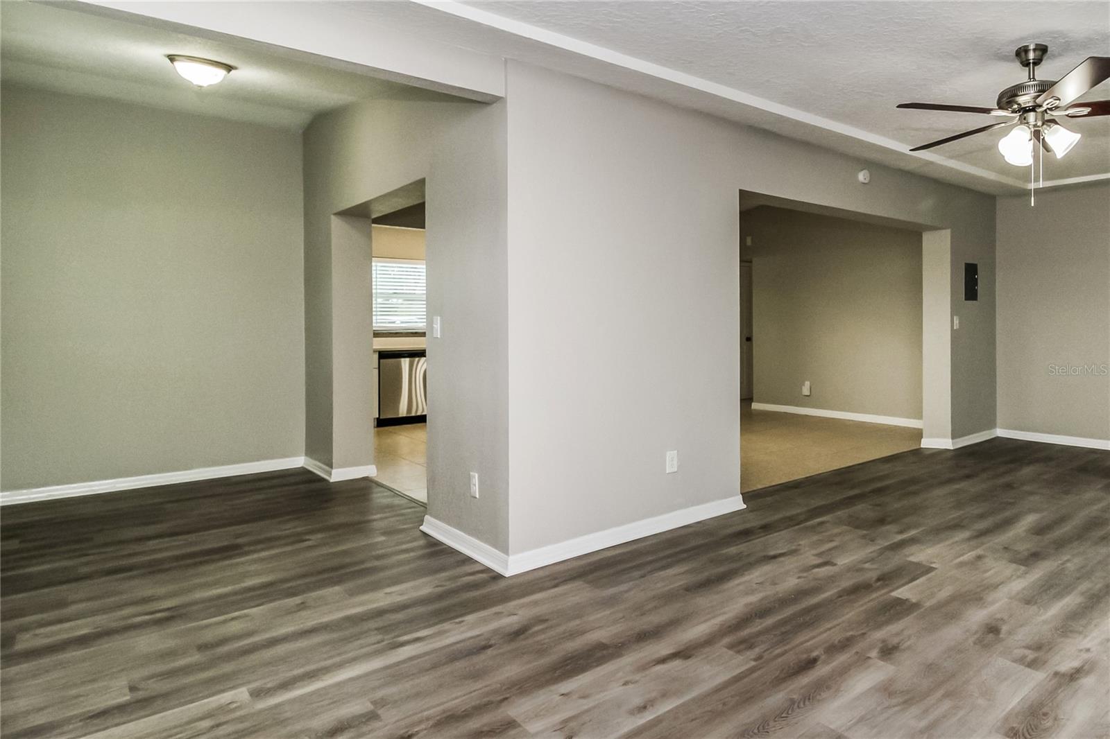 Image 3 of 16 For 6007 Oakcrest Circle