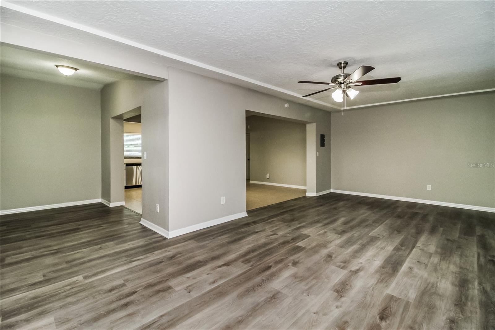 Image 4 of 16 For 6007 Oakcrest Circle