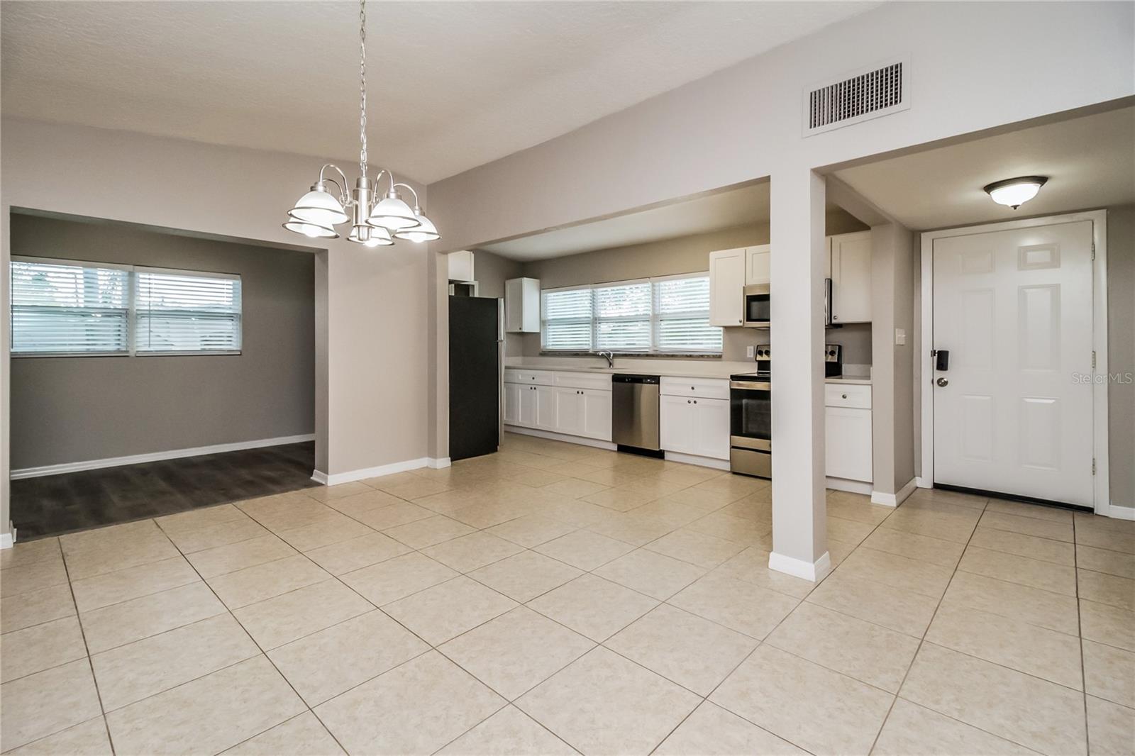 Image 5 of 16 For 6007 Oakcrest Circle