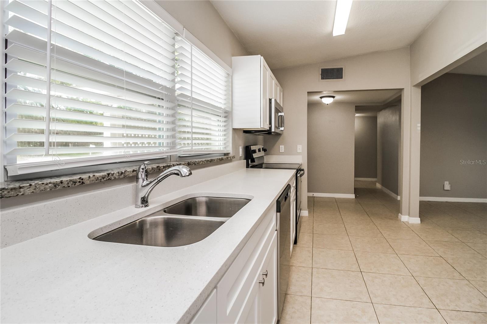 Image 7 of 16 For 6007 Oakcrest Circle