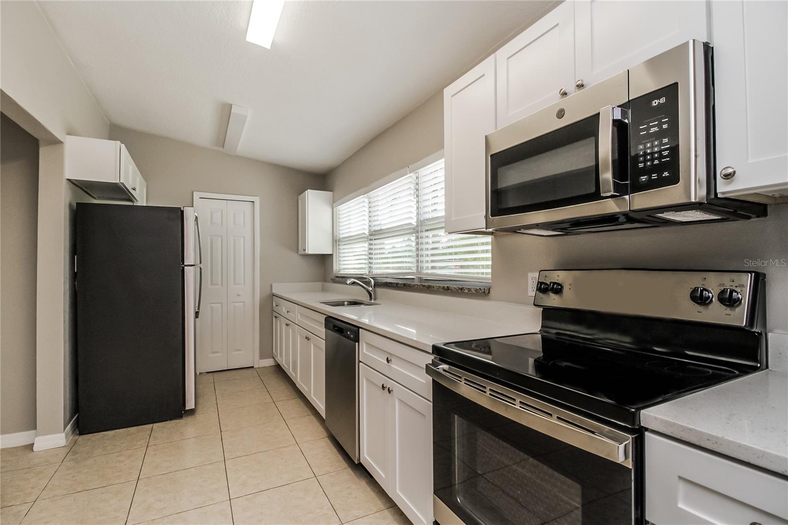 Image 8 of 16 For 6007 Oakcrest Circle