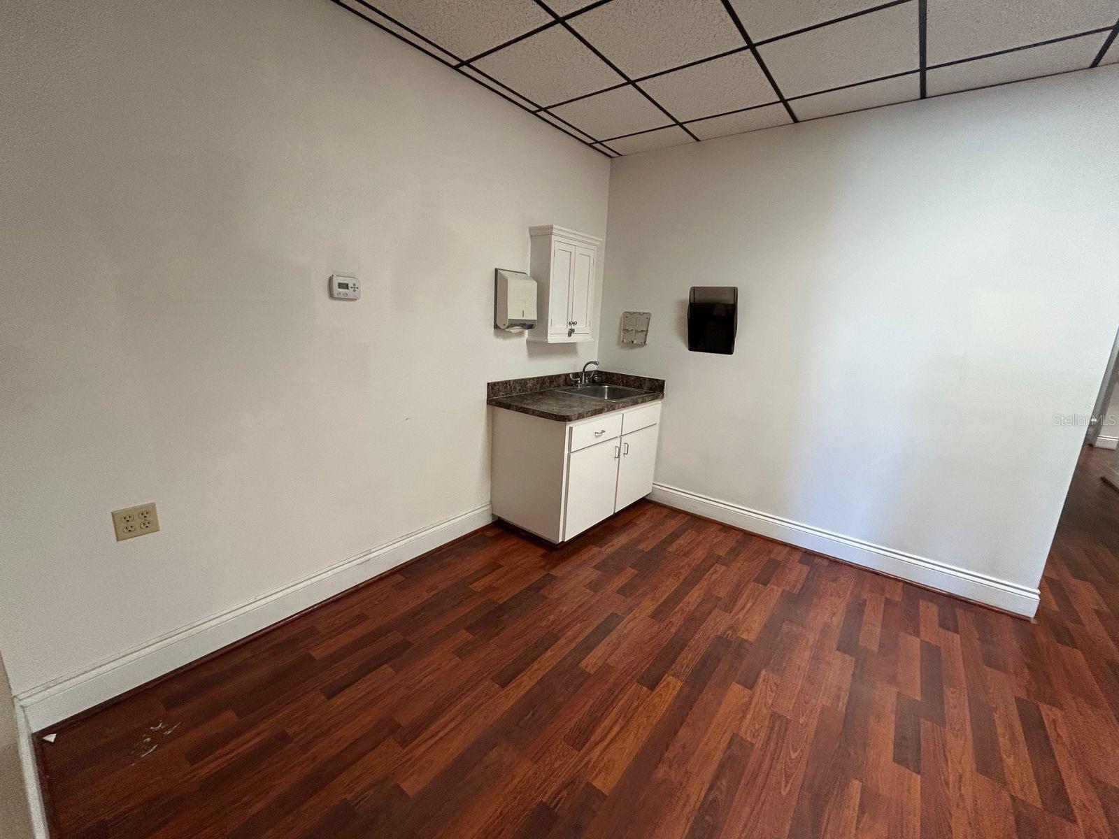 Listing photo id 20 for 608 Ingraham Avenue