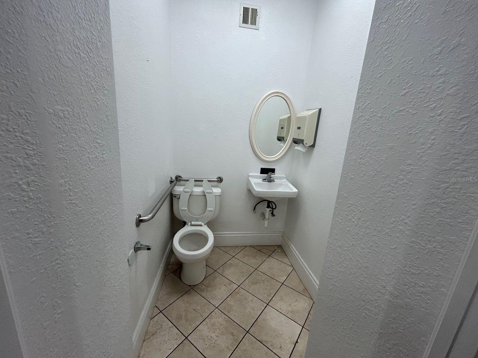 Listing photo id 21 for 608 Ingraham Avenue