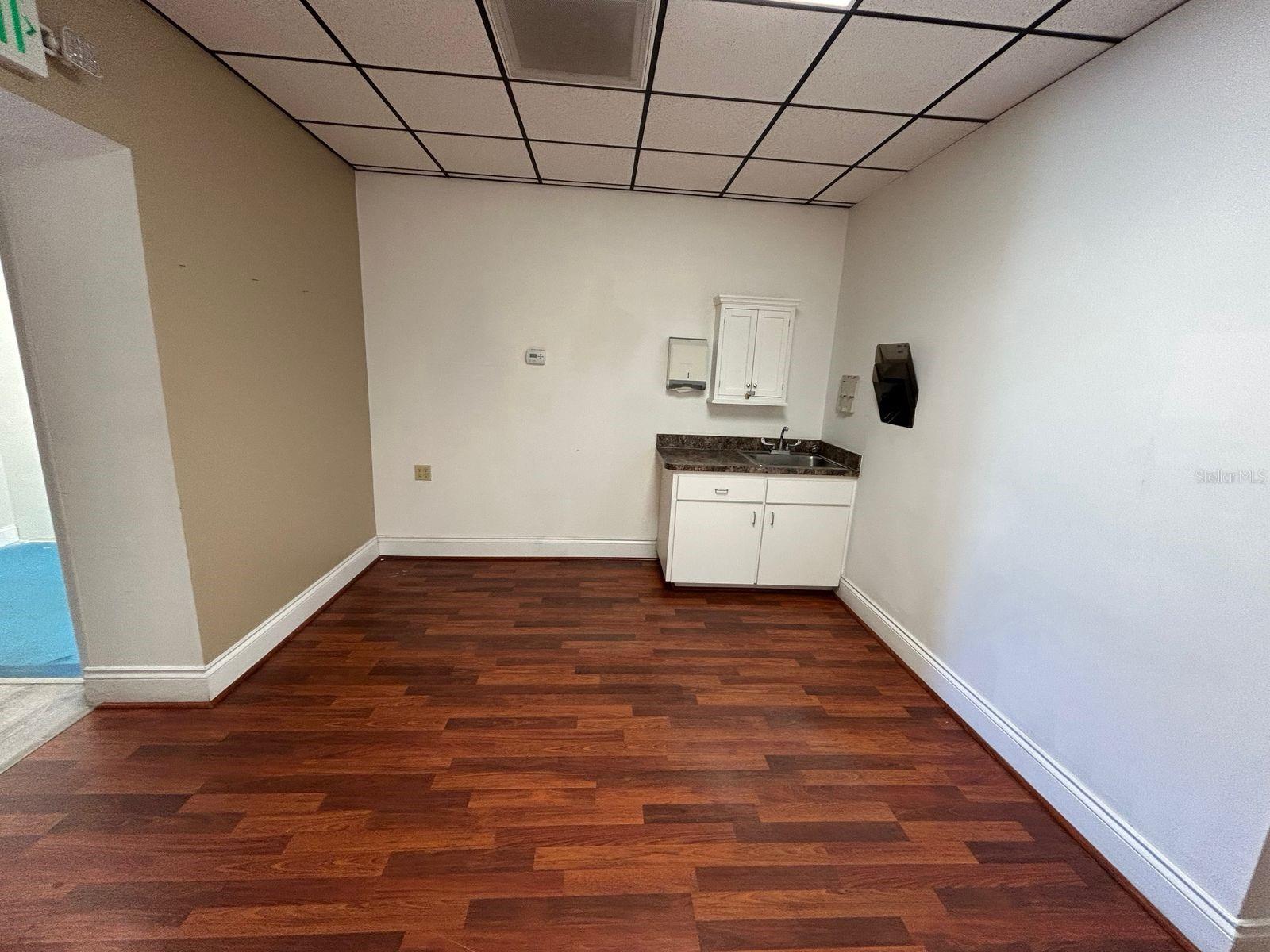 Listing photo id 23 for 608 Ingraham Avenue
