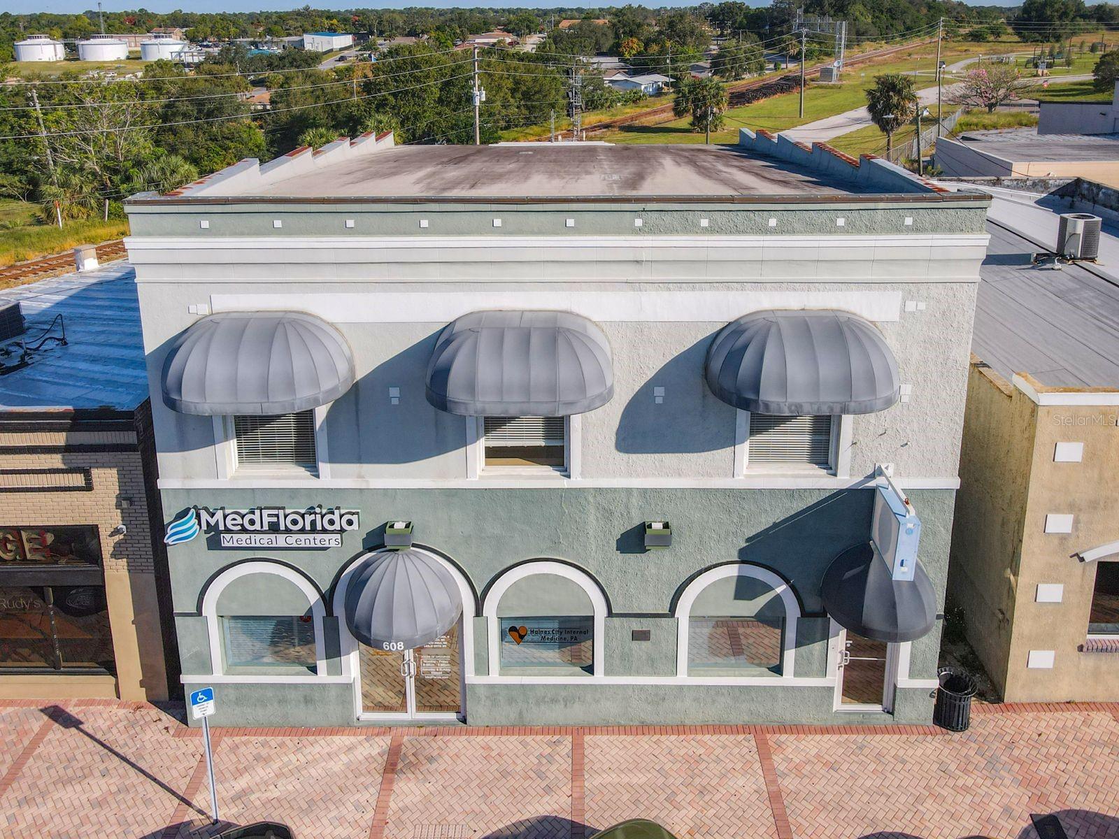 Listing photo id 1 for 608 Ingraham Avenue