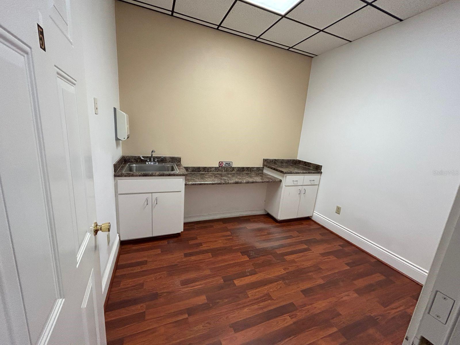 Listing photo id 28 for 608 Ingraham Avenue