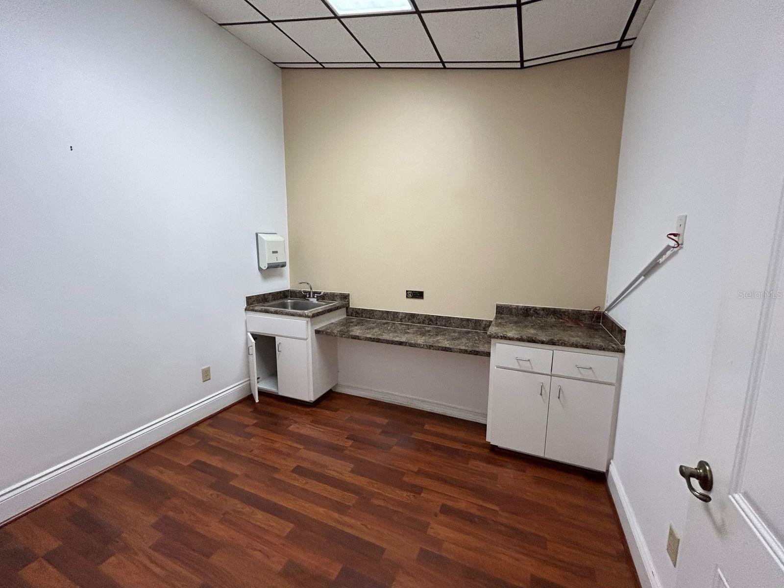 Listing photo id 33 for 608 Ingraham Avenue