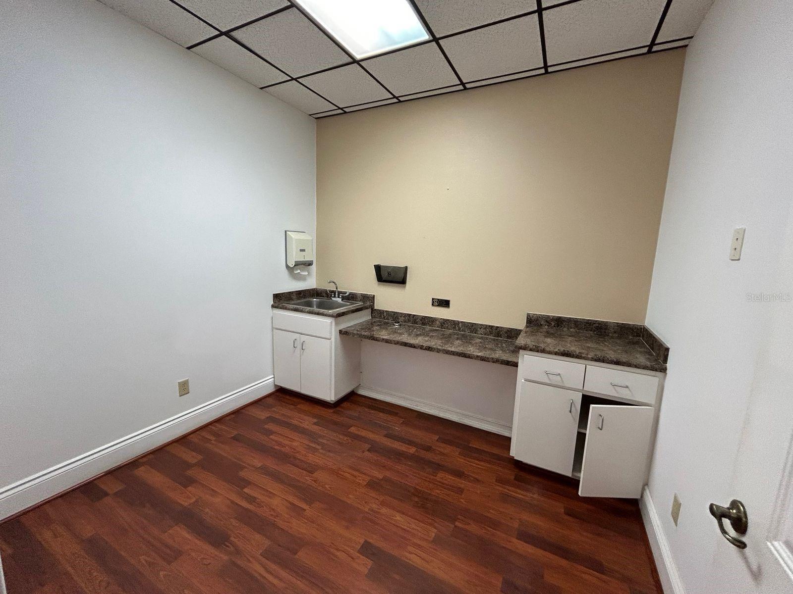 Listing photo id 34 for 608 Ingraham Avenue