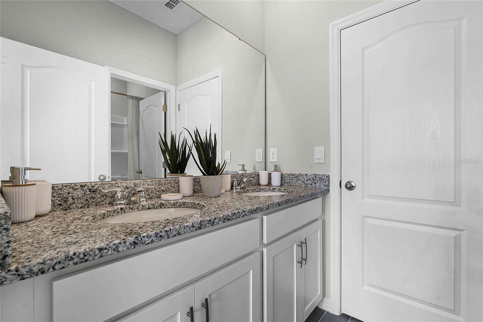 Image 27 of 47 For 2117 Greenwood Oak Drive