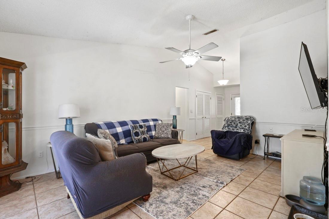 Image 5 of 17 For 978 Jerico Drive