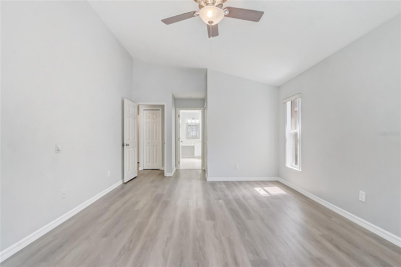 Image 18 of 30 For 3539 Foxcroft Circle
