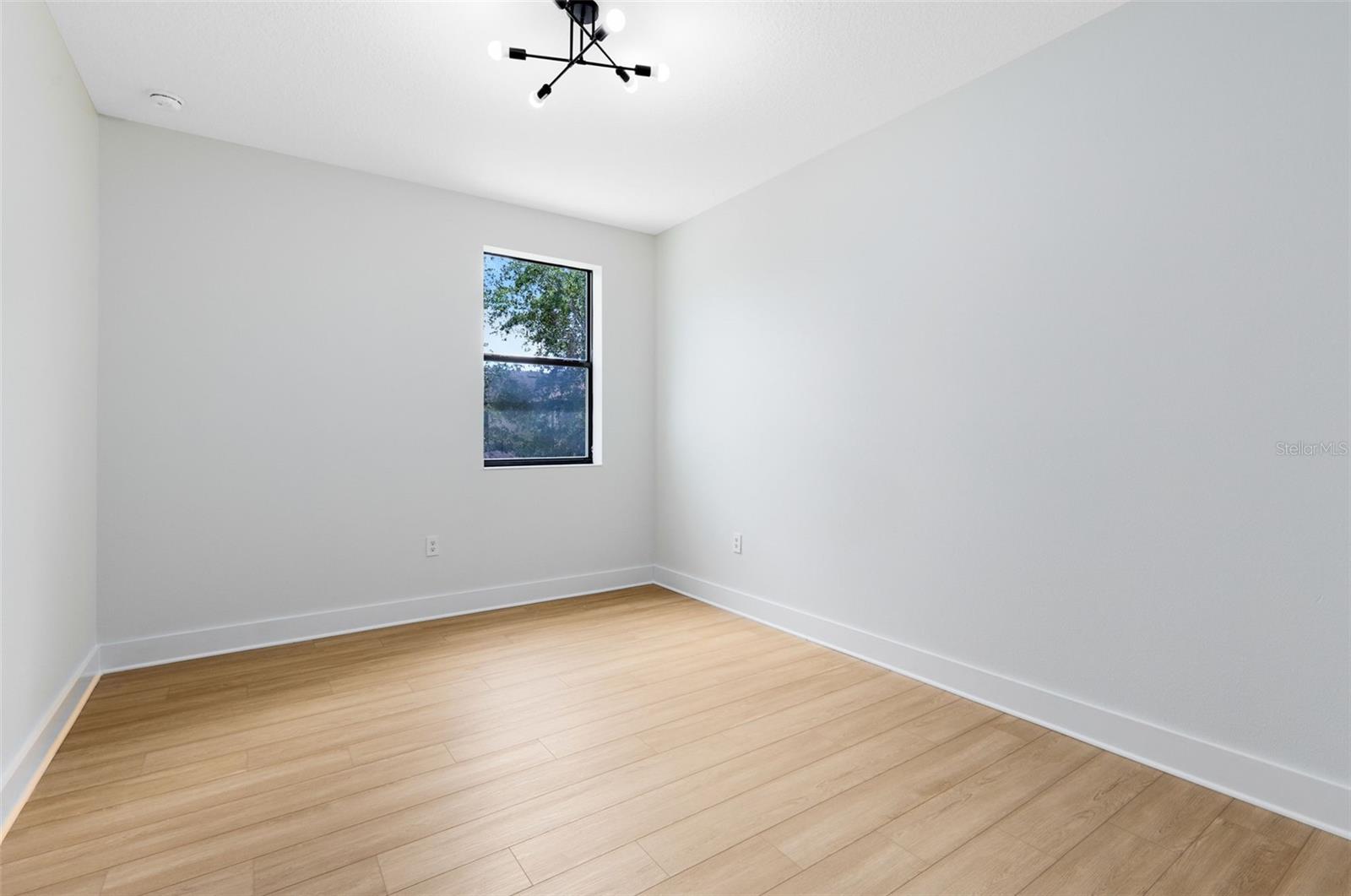 Image 17 of 40 For 5116 Sorrento Boulevard W