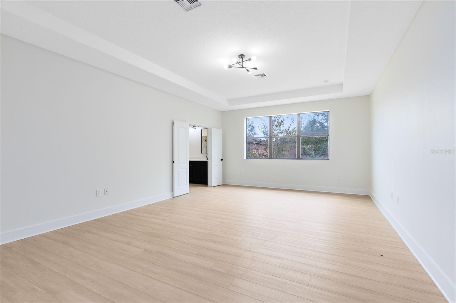 Image 18 of 40 For 5116 Sorrento Boulevard W