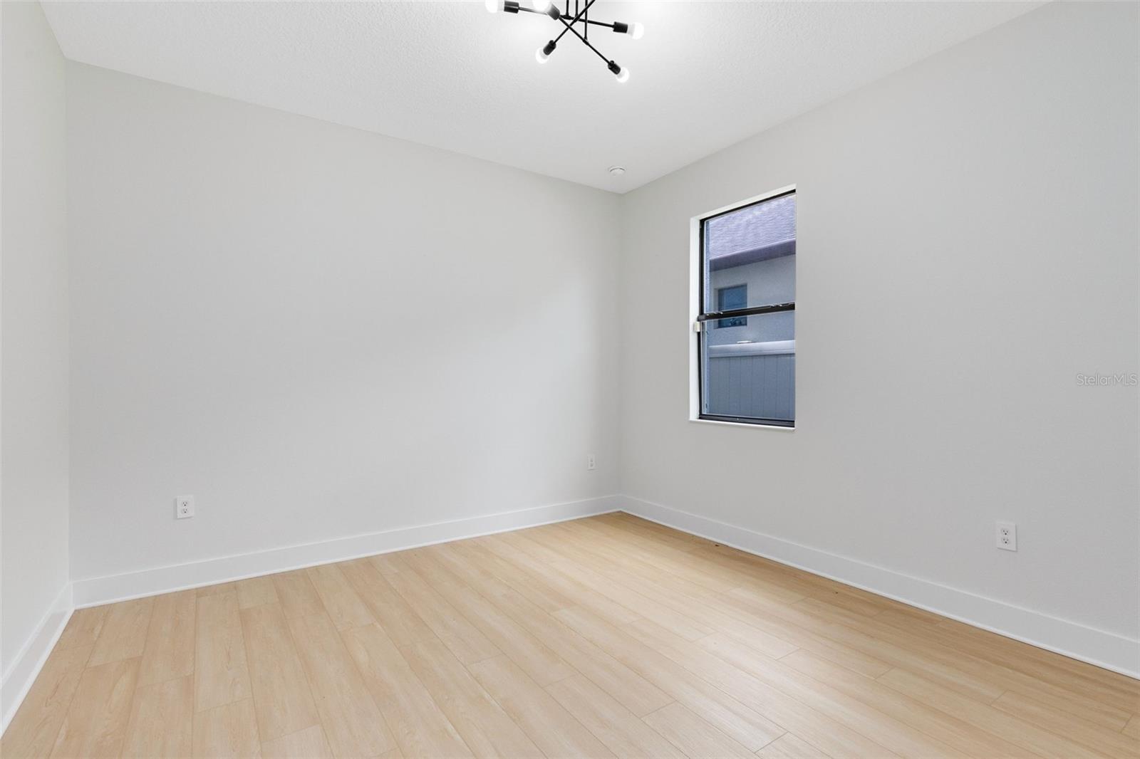 Image 24 of 40 For 5116 Sorrento Boulevard W