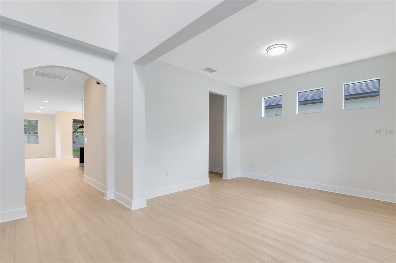 Image 3 of 40 For 5116 Sorrento Boulevard W