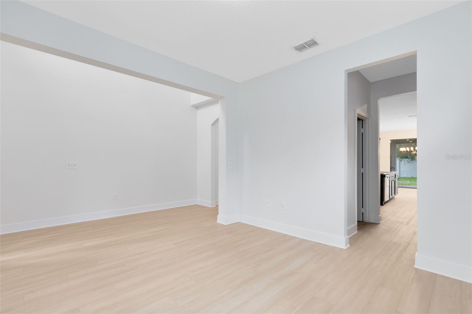 Image 6 of 40 For 5116 Sorrento Boulevard W