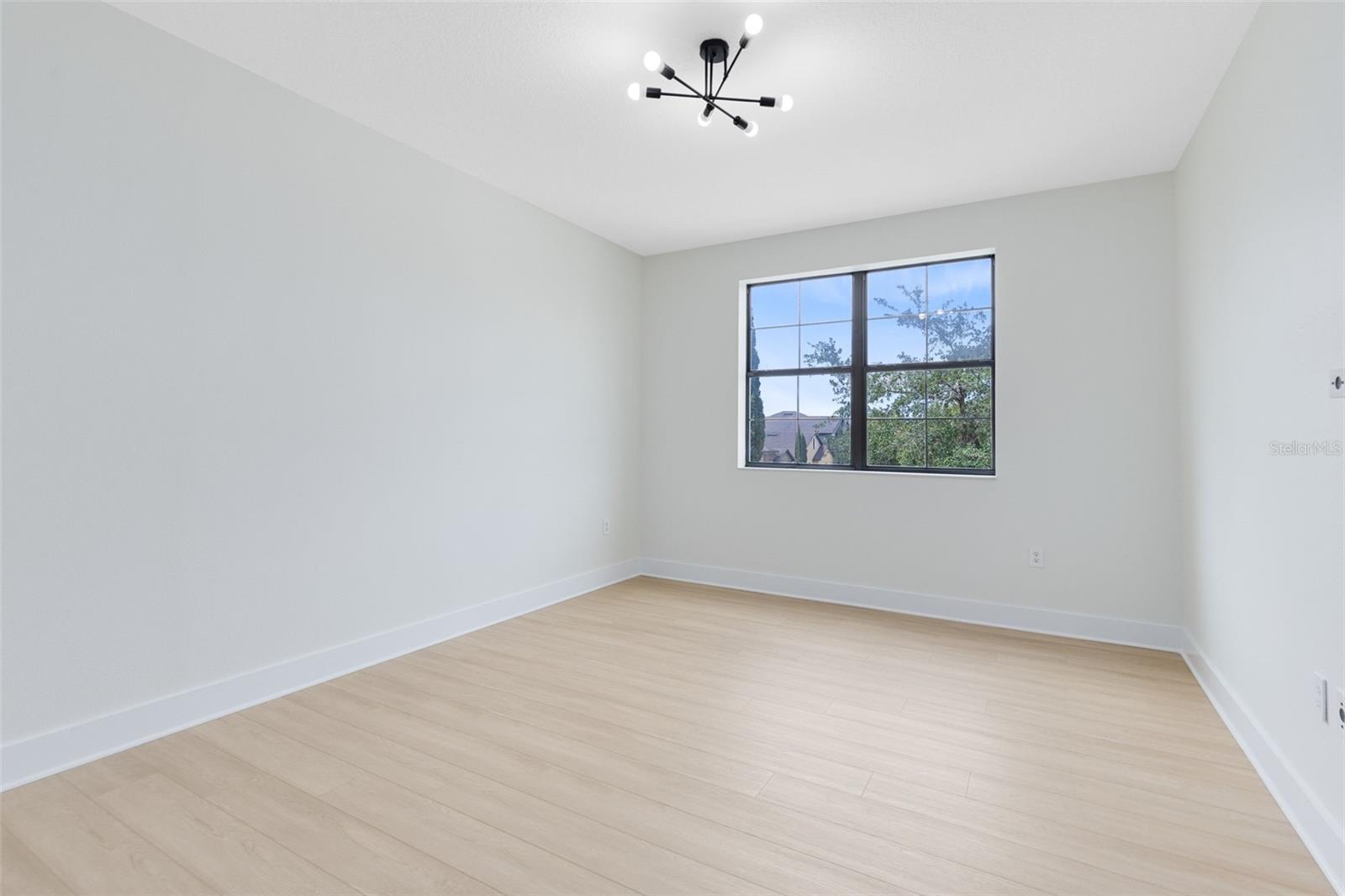 Image 8 of 40 For 5116 Sorrento Boulevard W
