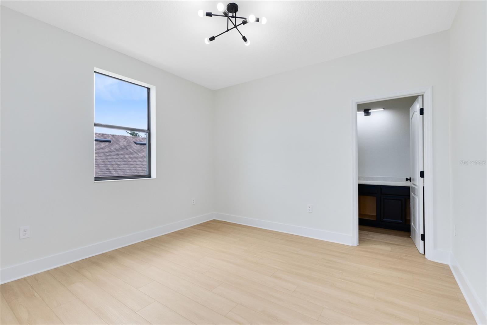 Image 9 of 40 For 5116 Sorrento Boulevard W