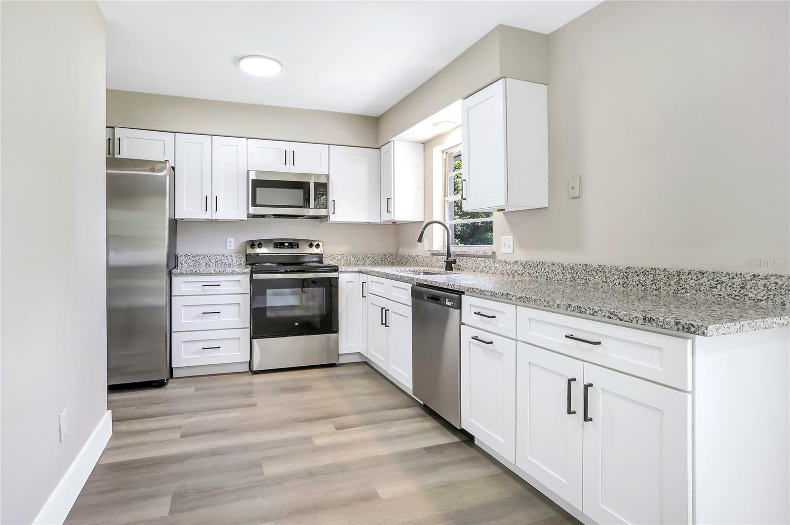Image 6 of 24 For 2536 3rd Avenue