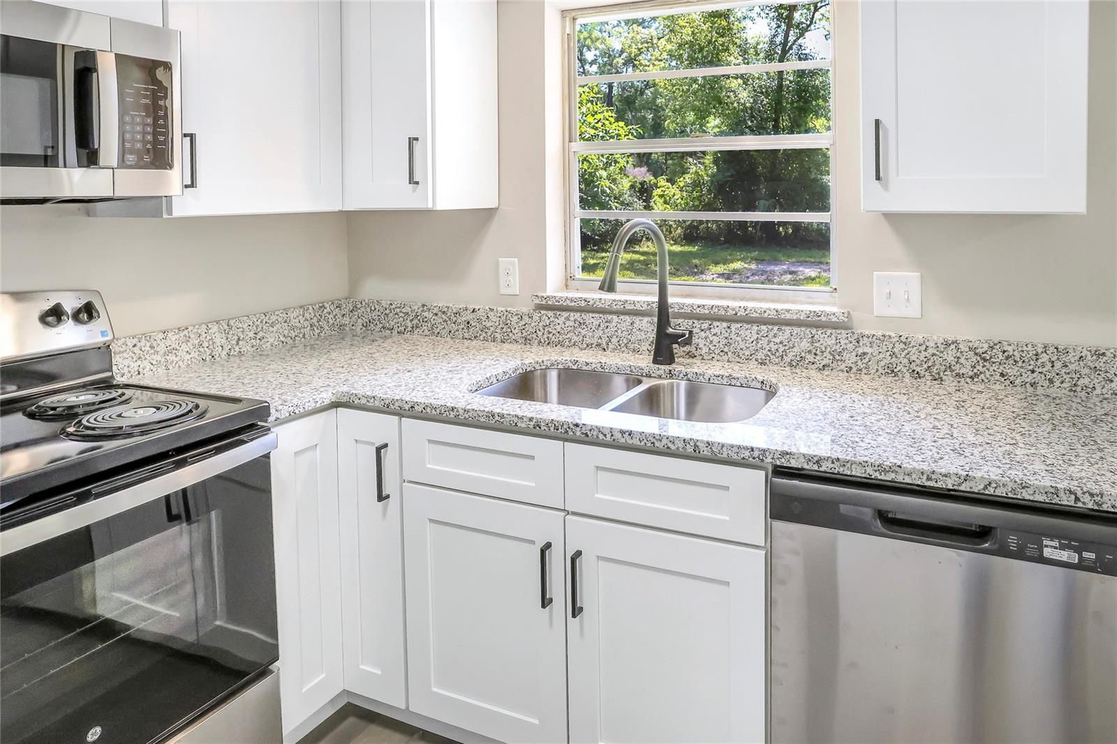 Image 7 of 24 For 2536 3rd Avenue