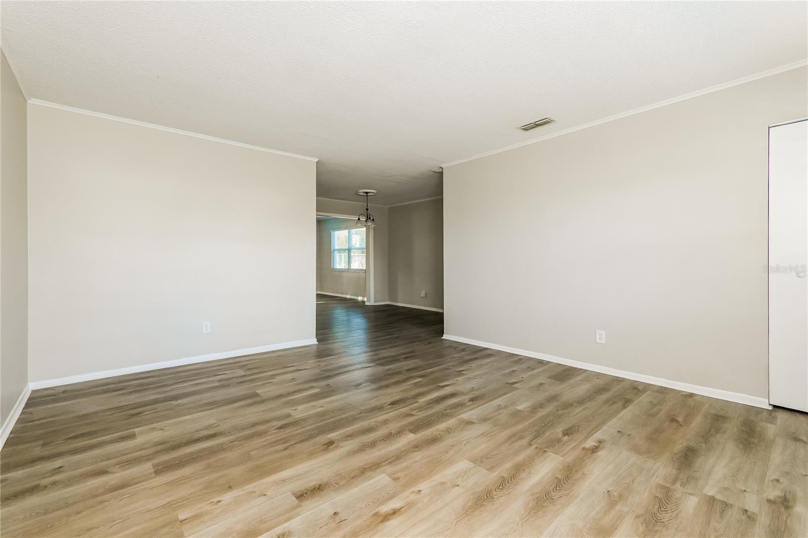 Image 4 of 16 For 5801 Abercorn Drive