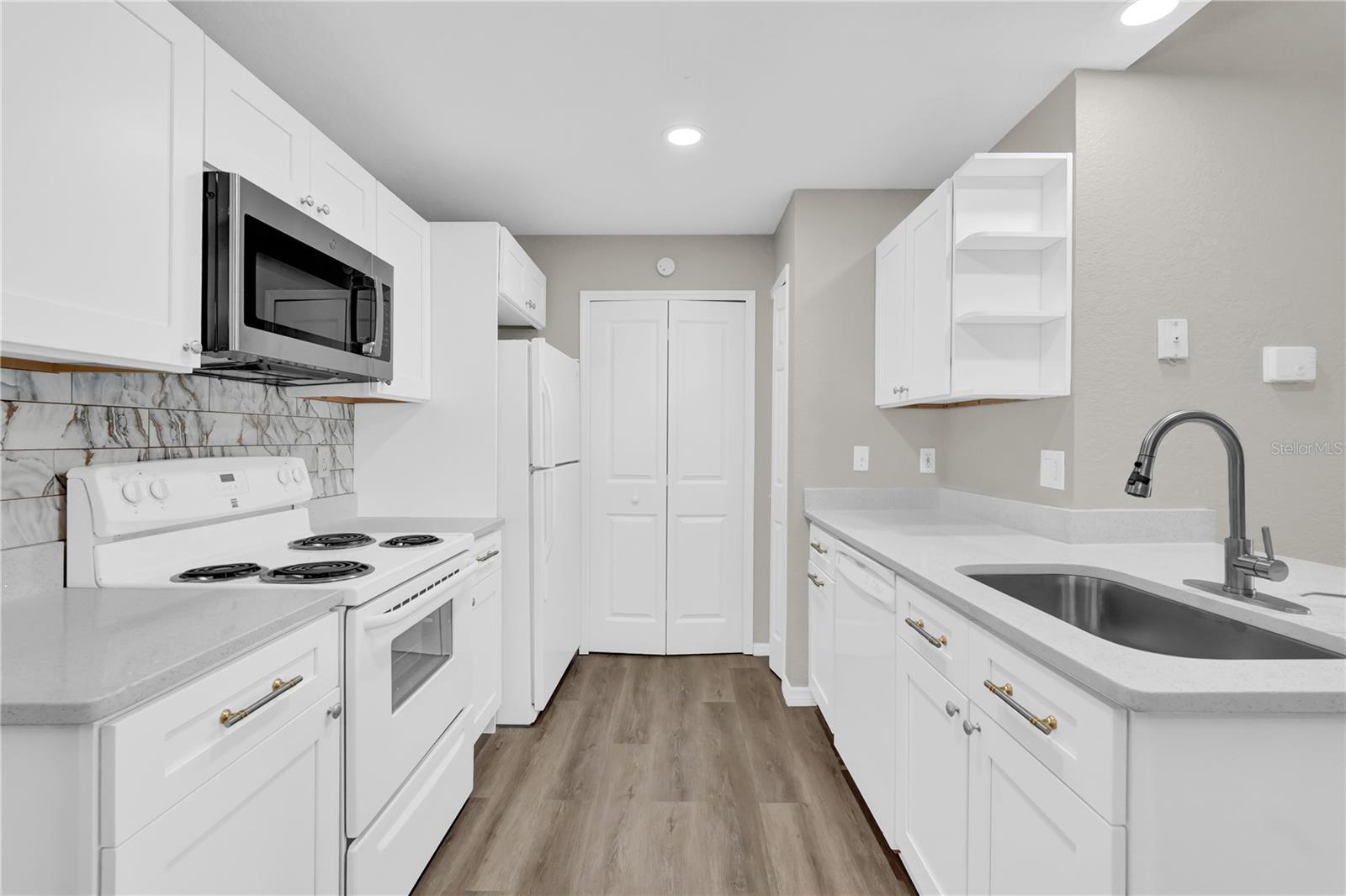 Image 8 of 21 For 8915 Latrec Avenue 2311