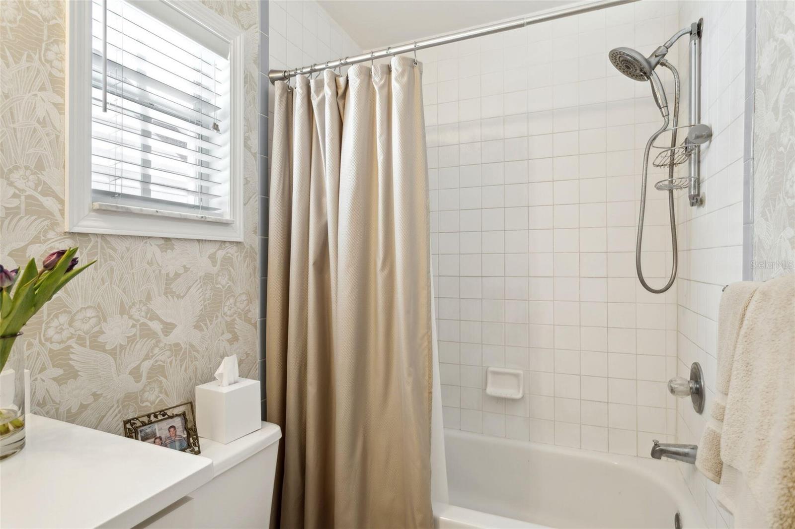 Listing photo id 9 for 3404 Villa Rosa Street