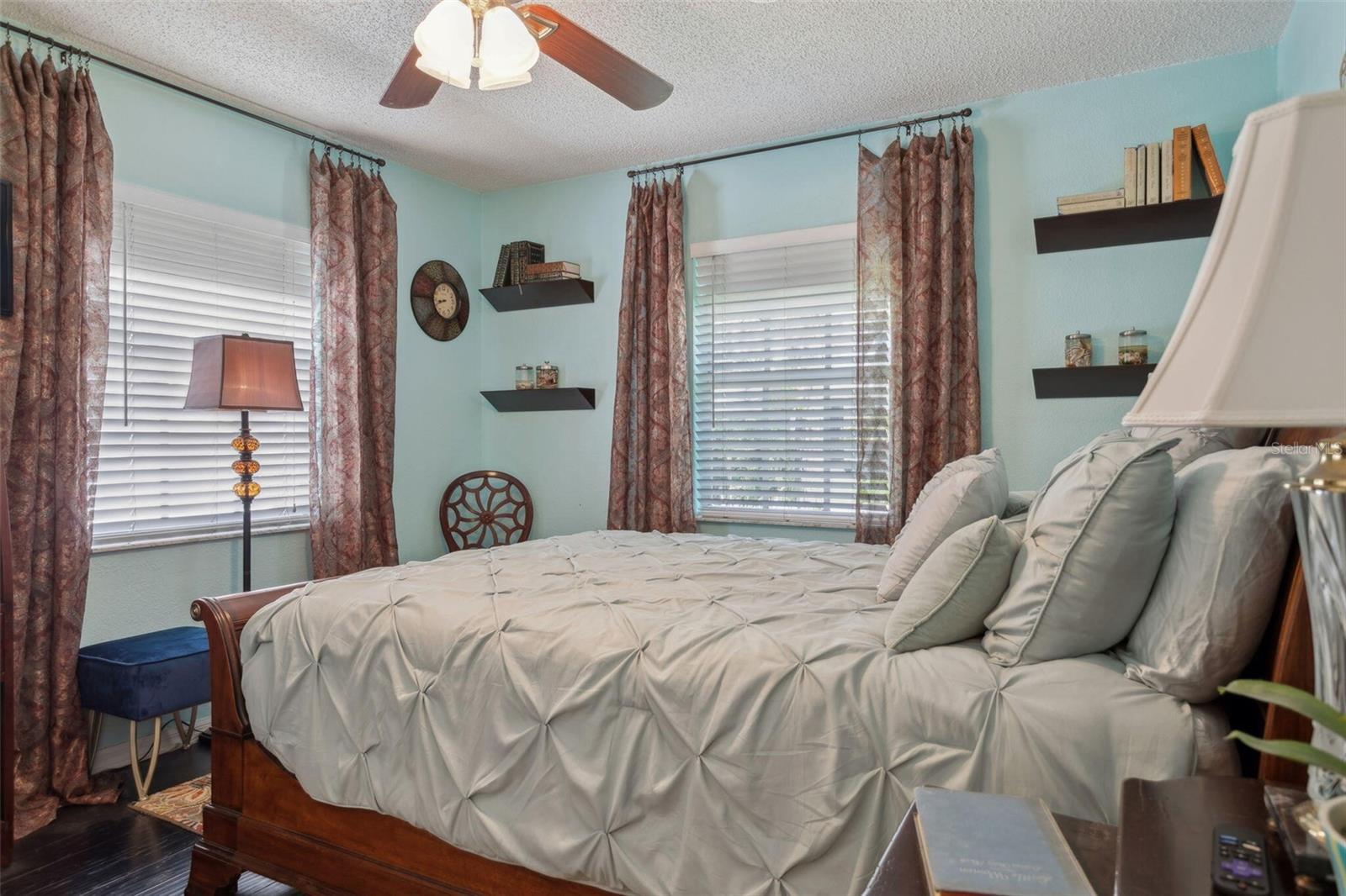 Listing photo id 10 for 3404 Villa Rosa Street