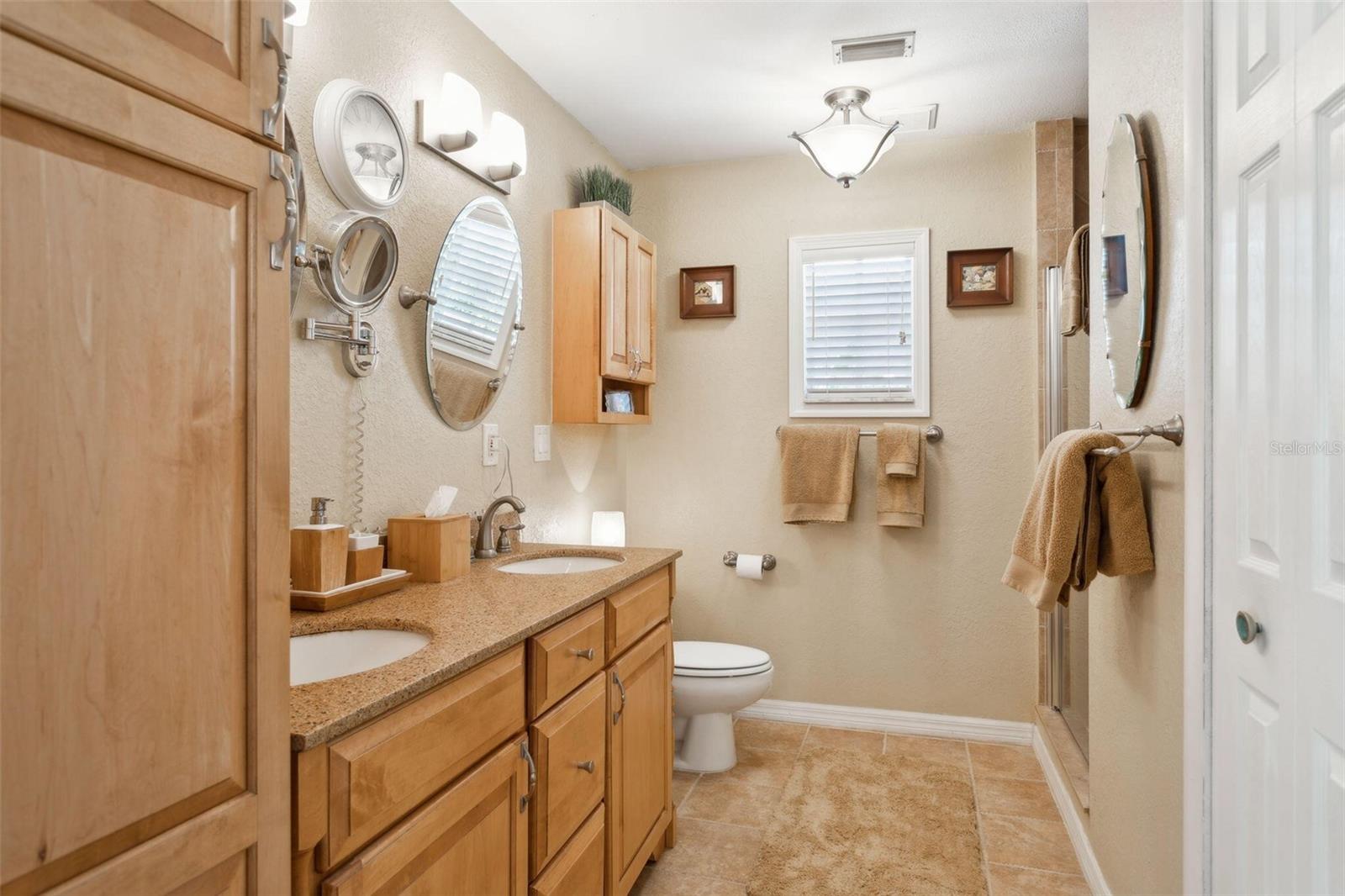 Listing photo id 11 for 3404 Villa Rosa Street